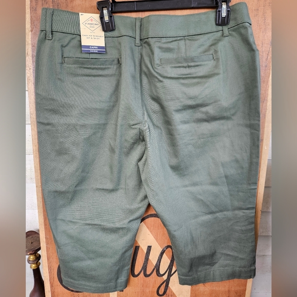 St. John's Bay Army Green Capris - Picture 4 of 10